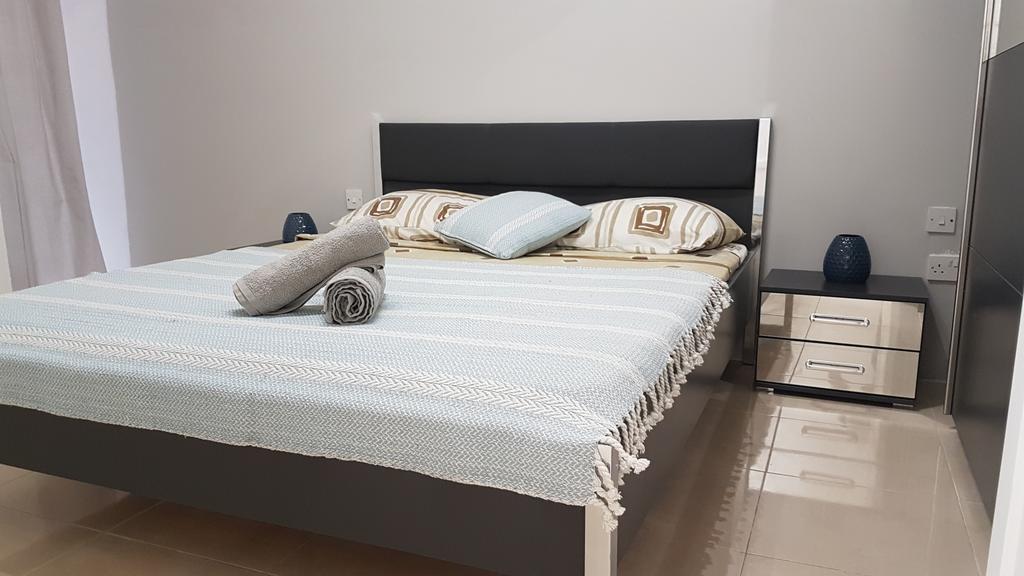 Spinola Seafront Apartment Saint Julian's ภายนอก รูปภาพ